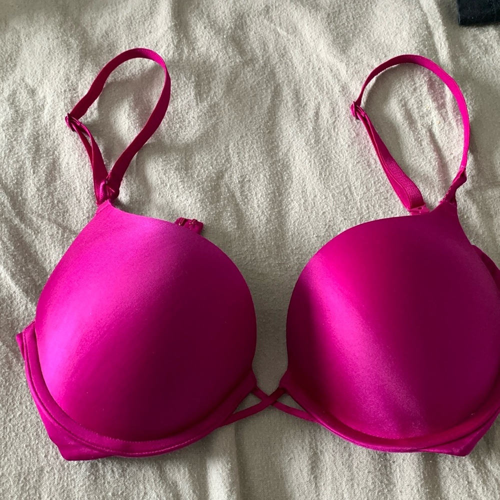 32c Victoria’s secret bombshell plunge